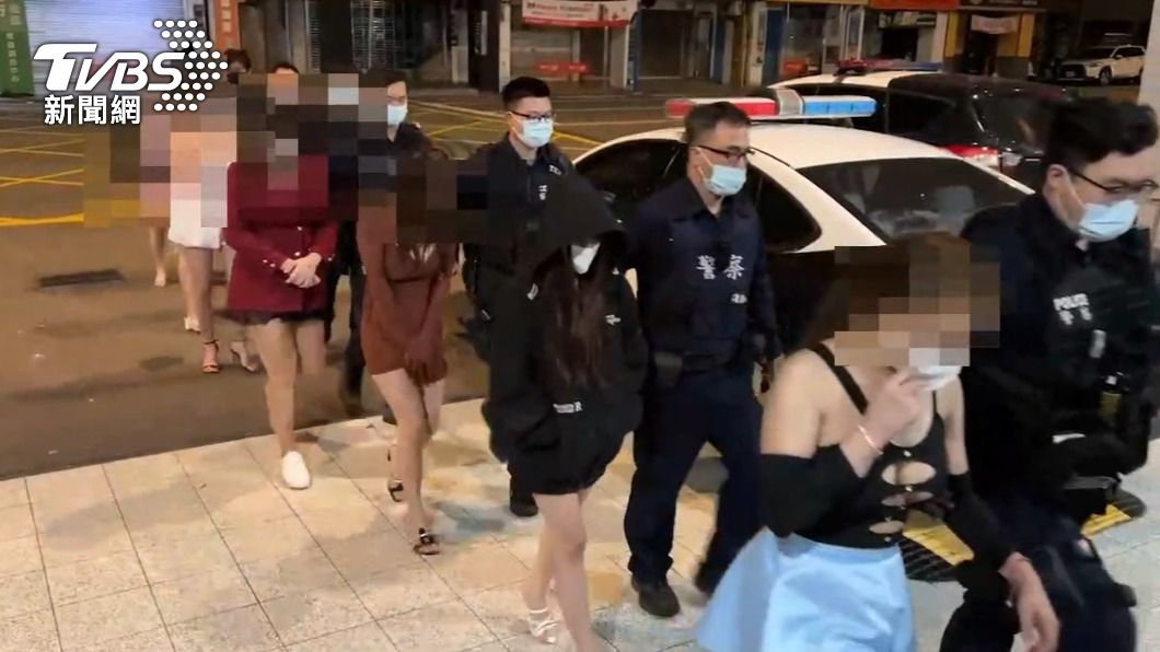 中壢警喬裝潛入民宅 破獲大型應召站逮7嫖客+10應召女