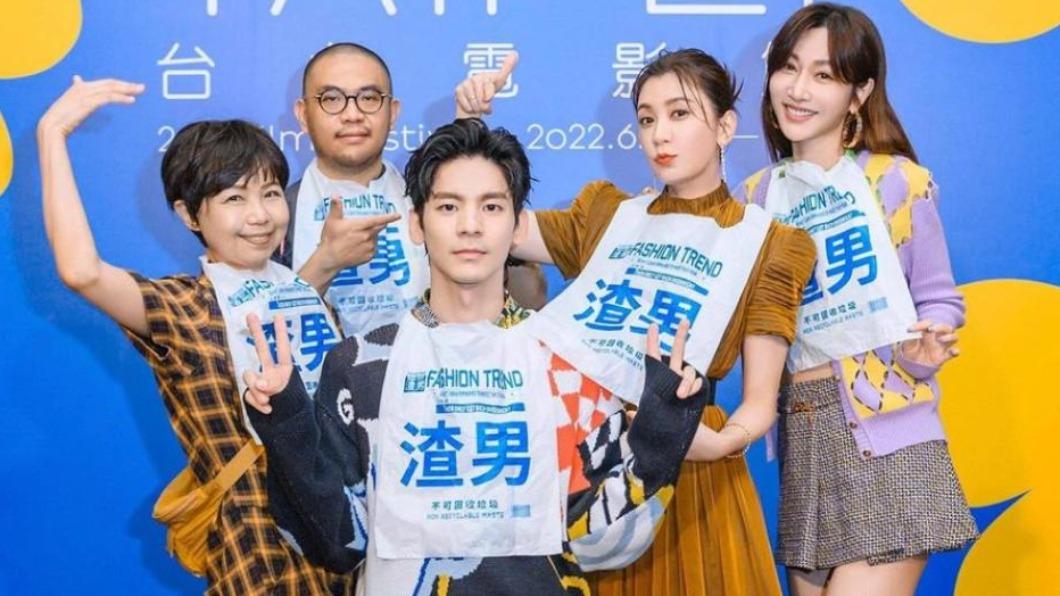 曾莞婷(右一)和陳慧翎導演(左一)合作《媽,別鬧了!》。(圖/翻攝自曾莞婷IG)