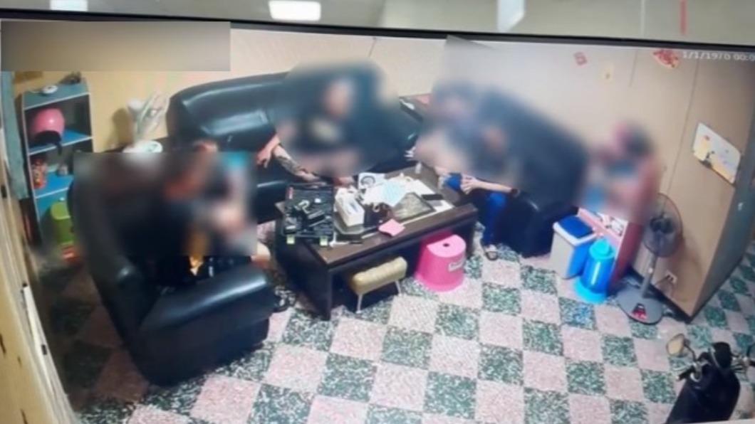 龍潭男把玩手槍!突「對頭自爆」慘死 3友人嚇瘋急奔逃
