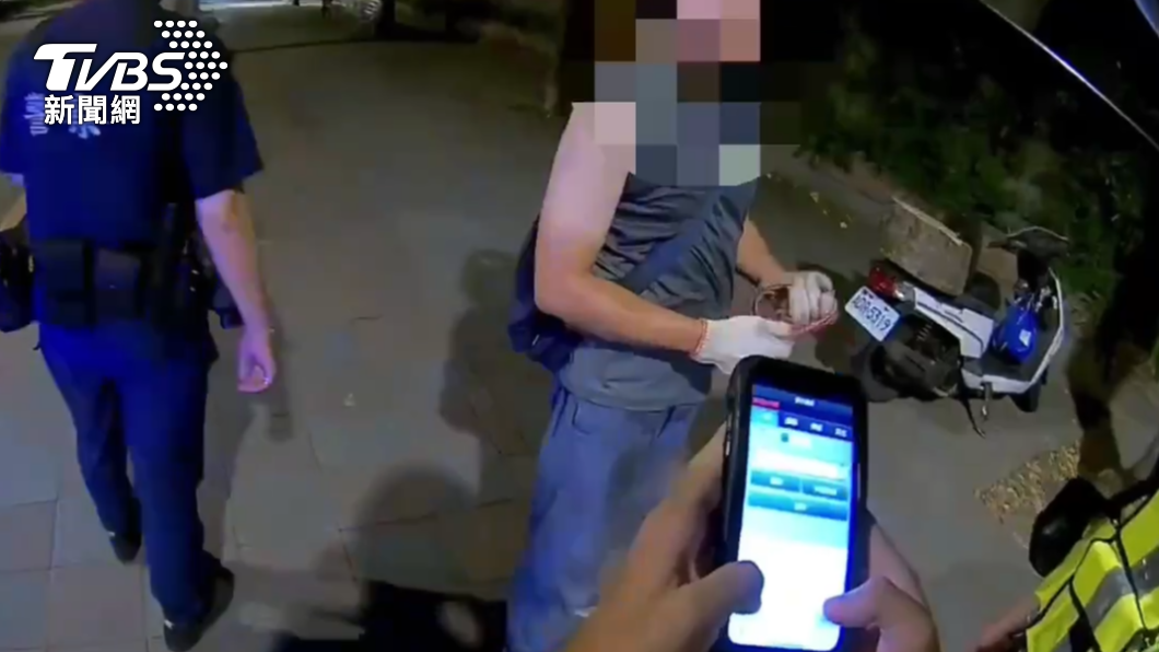 警方將男子逮捕。（圖／TVBS）