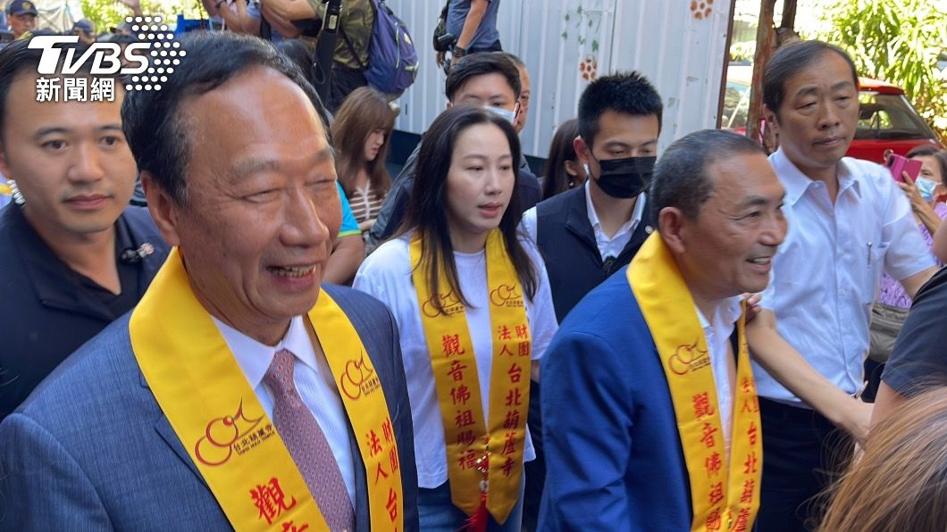 台北市長蔣萬安，以及侯友宜、郭台銘、柯文哲三巨頭同台。（圖／潘建樺攝）