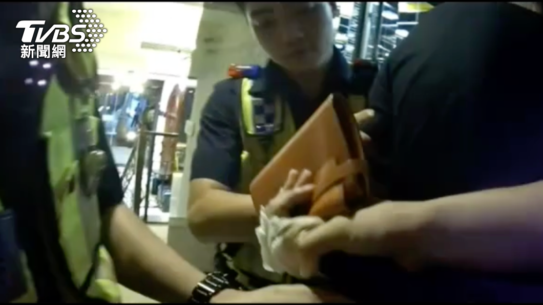 台中4酒空鬧事 三角錐互砸又嗆警:顏清標不會放過你們