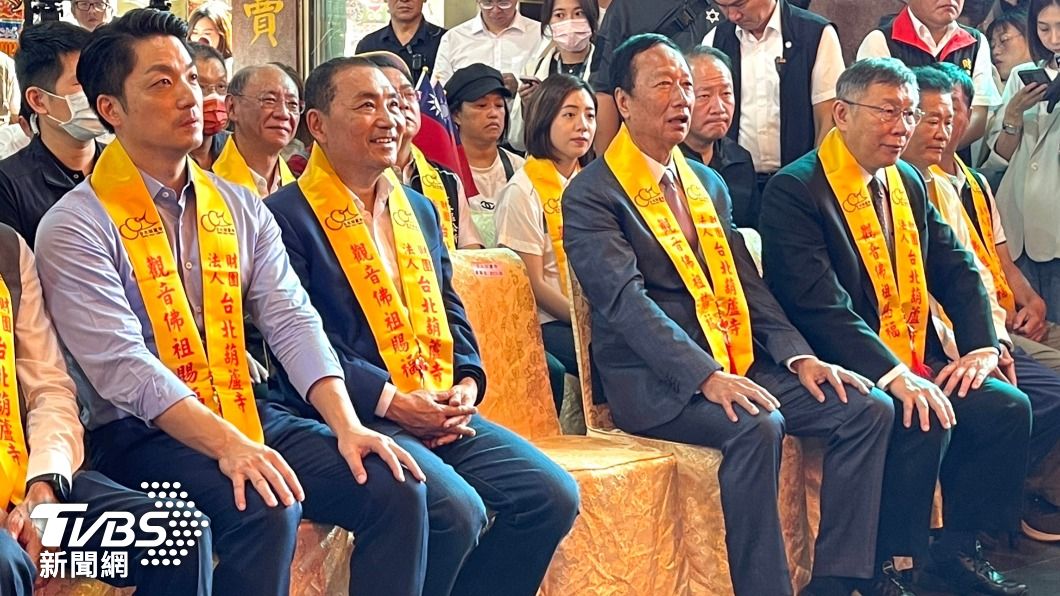 台北市長蔣萬安,以及侯友宜、郭台銘、柯文哲三巨頭同台。(圖/潘建樺攝)