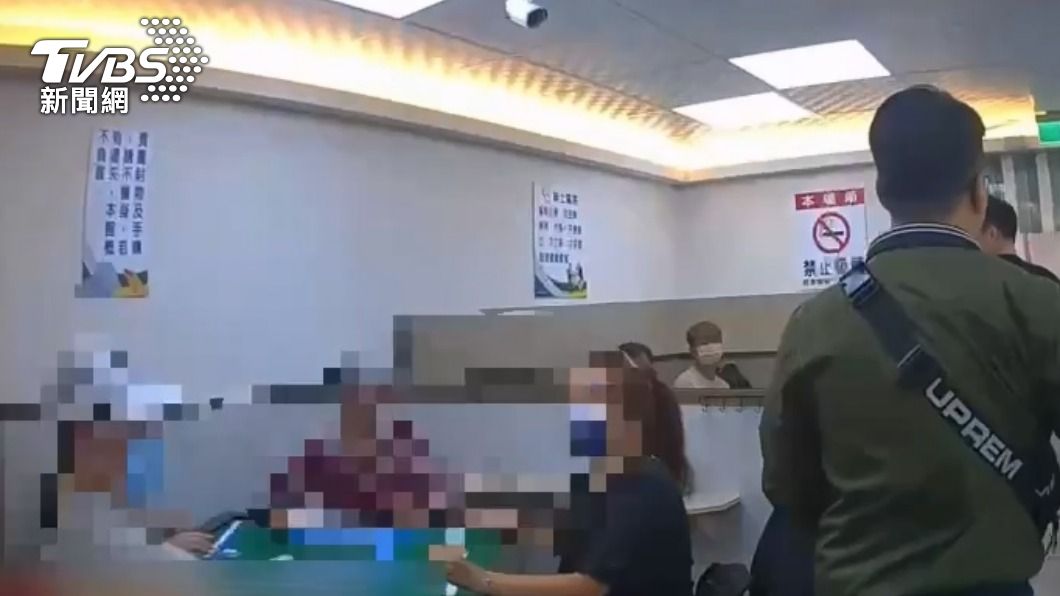週六下午打麻將！棋藝館9張桌子全滿　籌碼換現金涉賭　