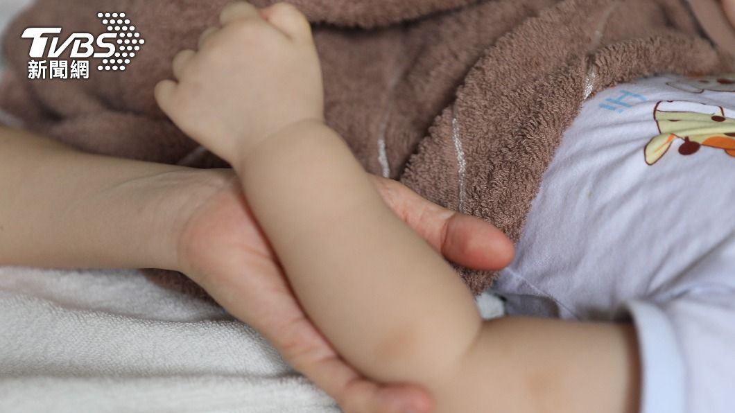 認錢不認親!阿嬤一口咬定1歲孫偷兩千 爸立刻「做1事」被讚翻