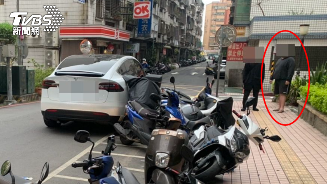 羅時豐小兒子去年開特斯拉撞車。(圖/TVBS)