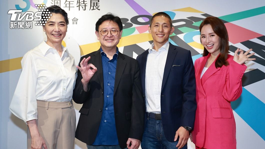 賴佩霞(左一)、吳怡農(右二)、張齡予(右一)出席更生少年關懷協會記者會。(圖/黃城碩攝)