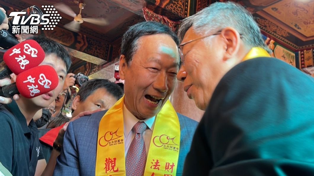 柯文哲深夜密會郭台銘1小時 郭辦證實「他來惡補統計學」
