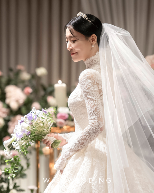 女星車清華婚紗照，氣質非凡。（圖／翻攝IOK Company）