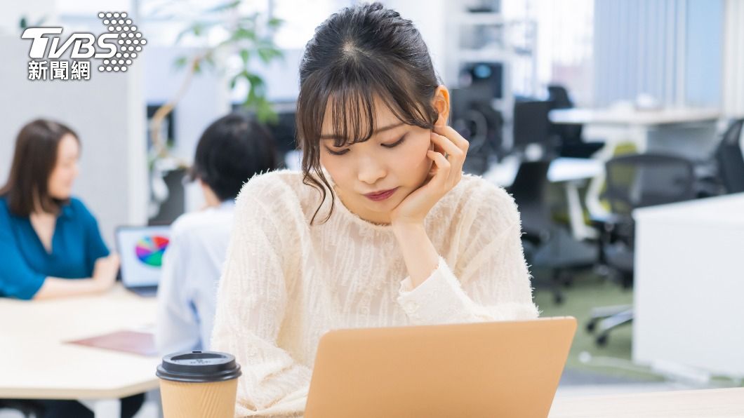 有些人抱怨完又繼續工作。(示意圖,非當事人/Shutterstock達志影像)