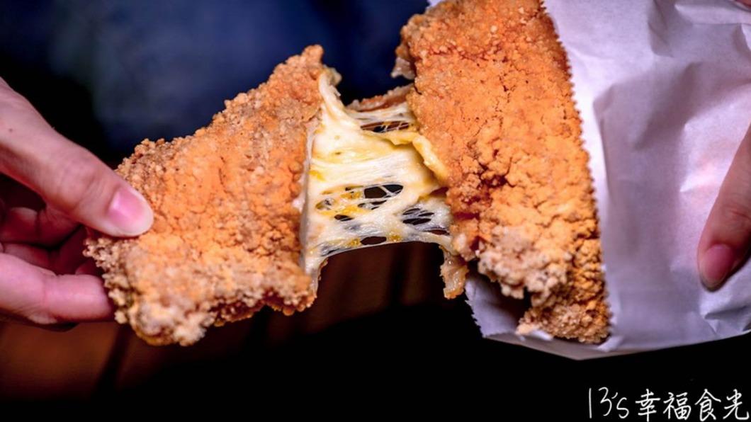 「爆漿起司雞排」是招牌,起司控準備手刀衝。