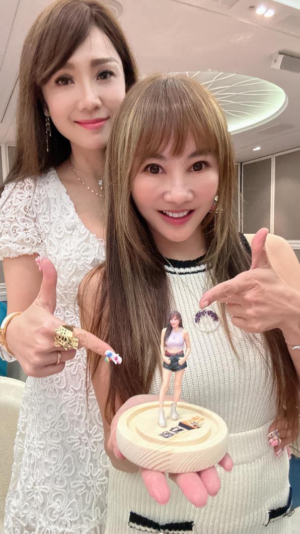 王宥忻和海倫清桃是閨密,笑說特殊節日都和好友度過。(圖/固力狗提供)