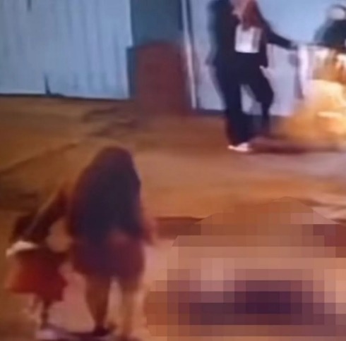 3歲女兒目睹爸爸岡札雷茲慘死一刻。（翻自X平台）