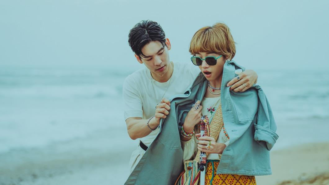 Lulu成白手杖女孩，遇林柏宏超暖陪看海。（圖／Netflix提供）