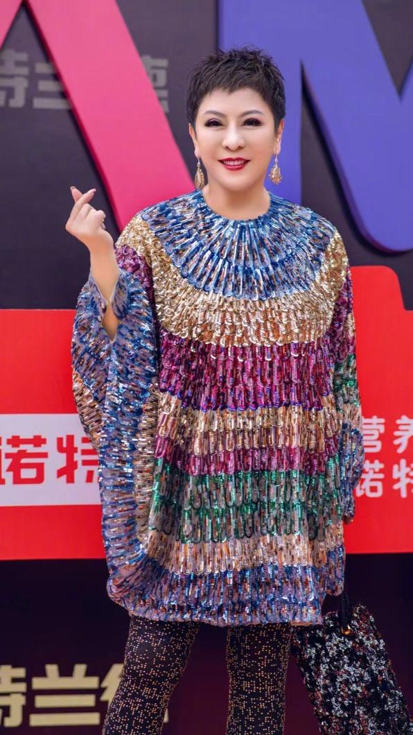向太笑稱平時和好友李連杰之間會開玩笑「請安」。(圖/翻攝自向太 微博)
