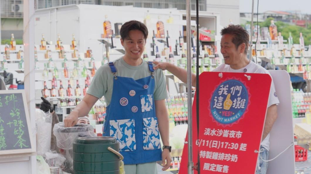 大咖天王遭直擊「街頭扛廣告牌」當打工仔 叫賣扛生計畫面曝光