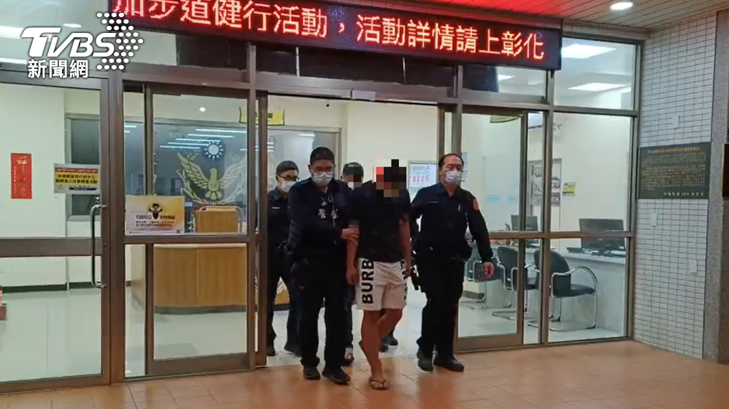 兩名涉案的成年人被帶回。(圖/TVBS)
