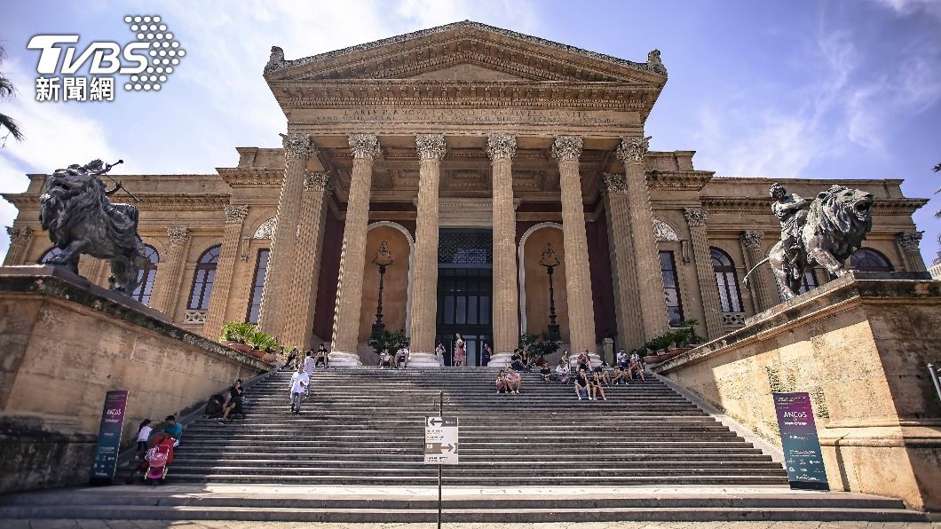 義大利最大歌劇院馬西莫劇院(Teatro Massimo)。(圖/shutterstock 達志影像)