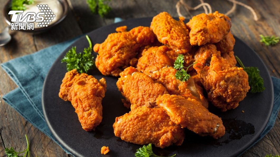 油炸類食物容易導致肌膚產生發炎反應。(示意圖/shutterstock達志影像)
