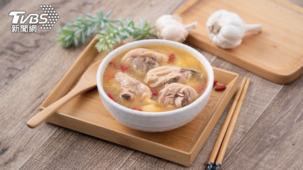 味精有助於增加鹹食的味道,因此不少家庭主婦至今仍會在料理中加入味精提鮮。(示意圖/shutterstock達志影像)