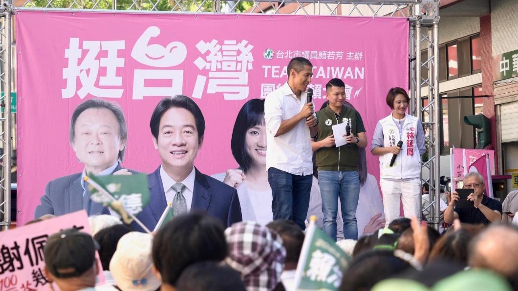 吳怡農最近趕場幫參選人拉票。(圖/翻攝自吳怡農臉書)