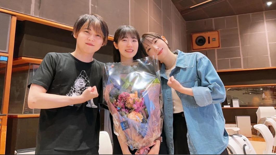 聲優梶裕貴、石川由依、井上麻里奈也感性發文告別《進擊的巨人》。(圖/翻攝自Mari_navi X)
