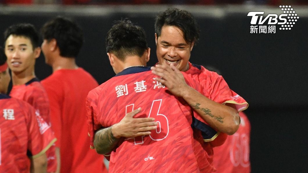 中職/龍魂穿越!相隔25年張泰山、劉基鴻扛4棒 同日開轟