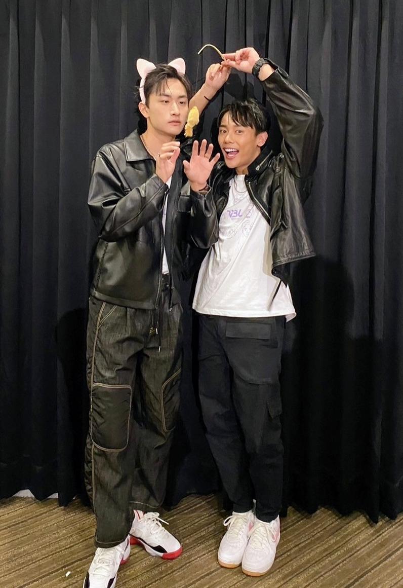 《絕對佔領》CP男主角，左起毛祁生、蕭鴻 ，現場飾演霸總與小秘書的戀愛。（圖／三立提供）
