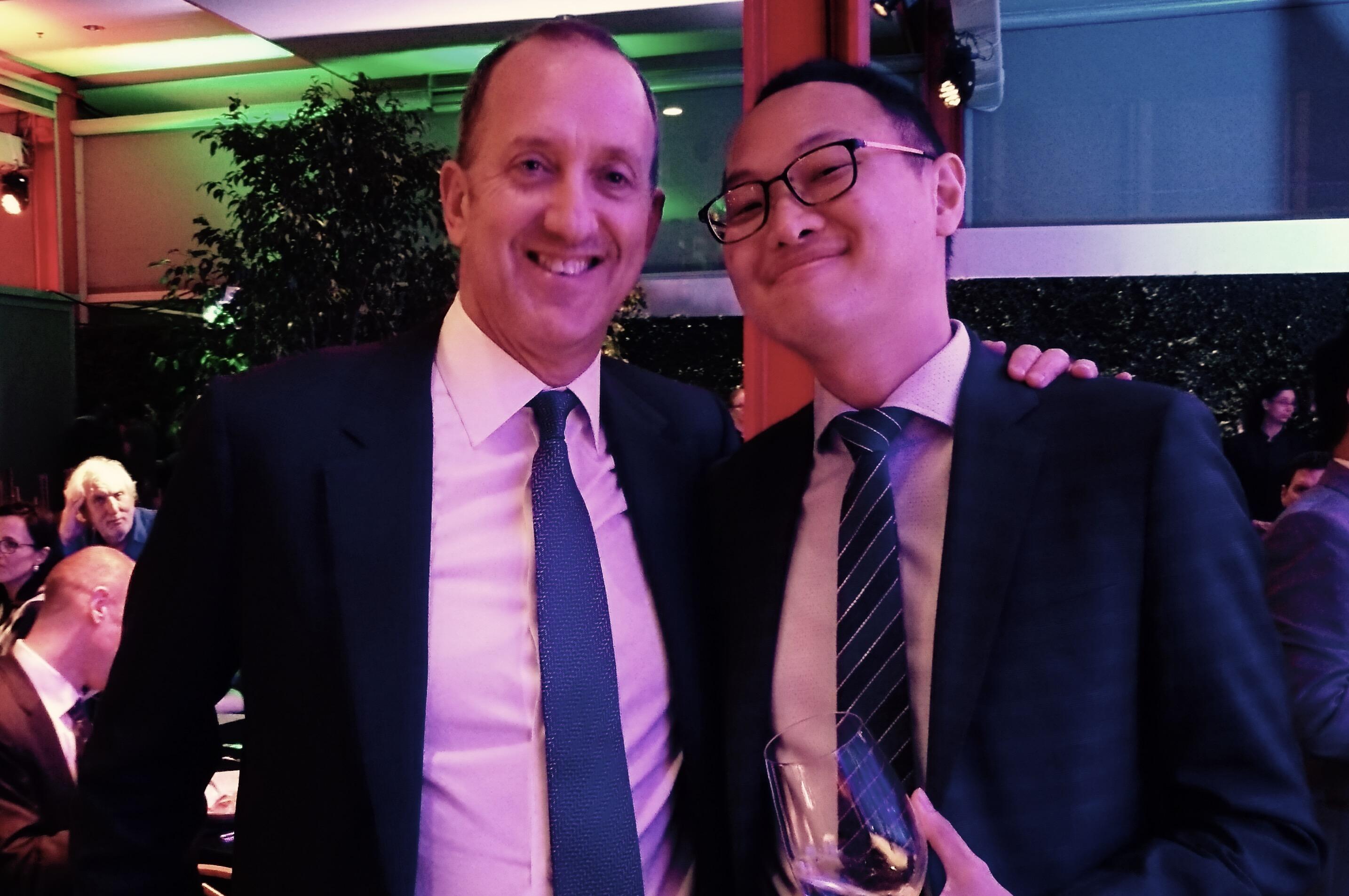 謝安（圖右）一路以來貴人相助，其中之一貴人為時任環球影業總裁Jimmy Horowitz（圖左）。（圖／數字王國提供）