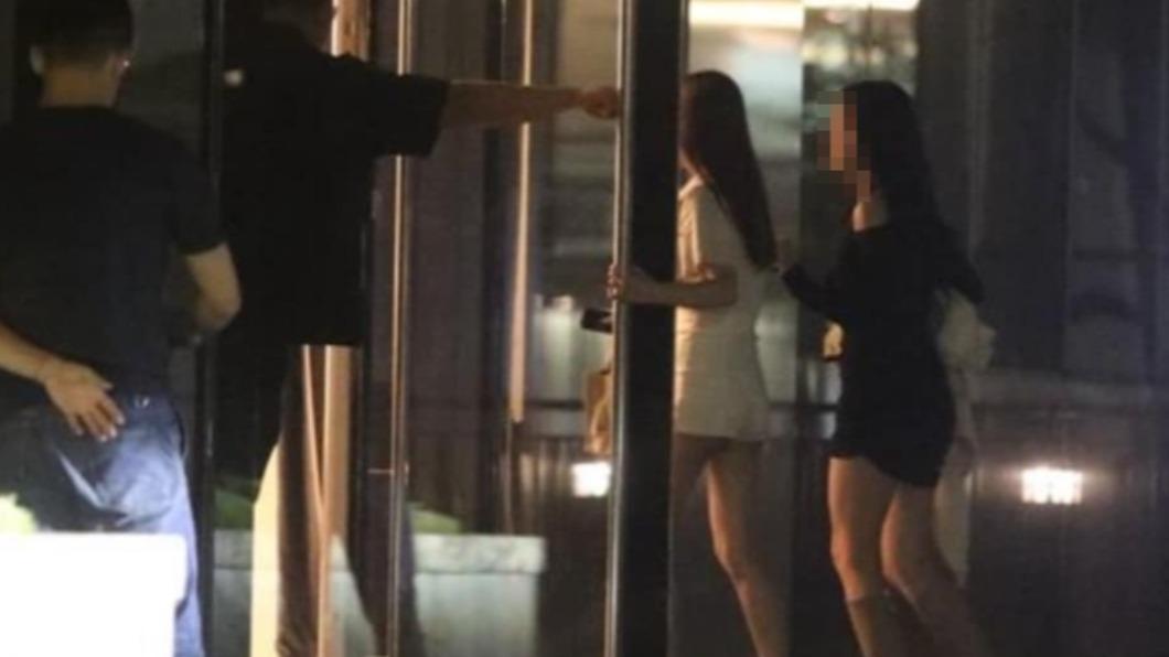 議員徐巧芯質疑梁文傑與辣妹是否有接觸。(圖/翻攝徐巧芯臉書)