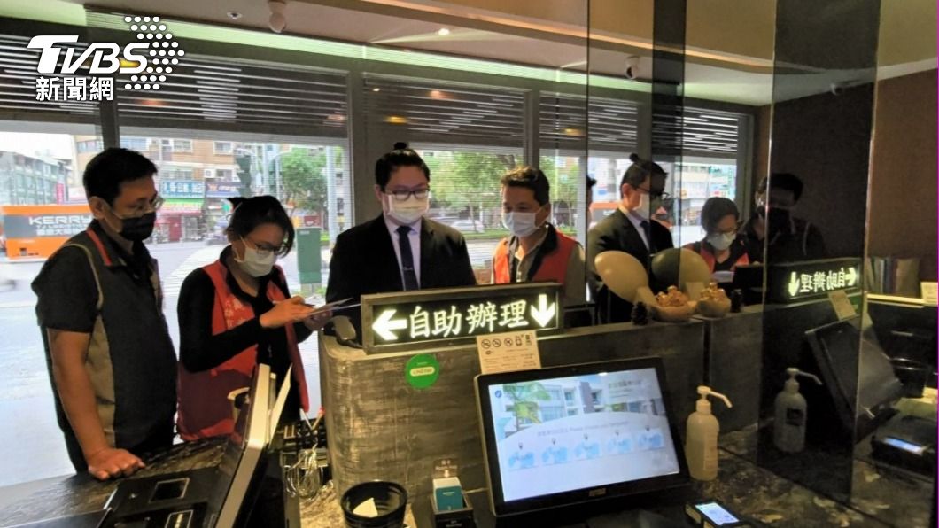 高雄市政府觀光局會同消保官主動進行旅館房價稽查。示意圖。(圖/觀光局提供)