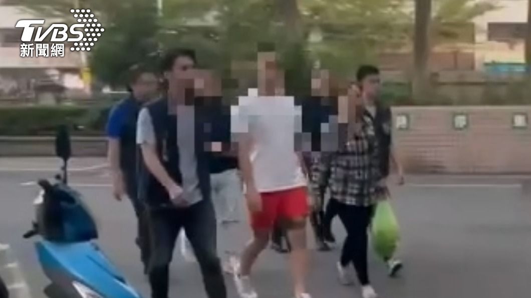 酒醉被管束!三重角頭包圍派出所 夫妻交保、子收押禁見