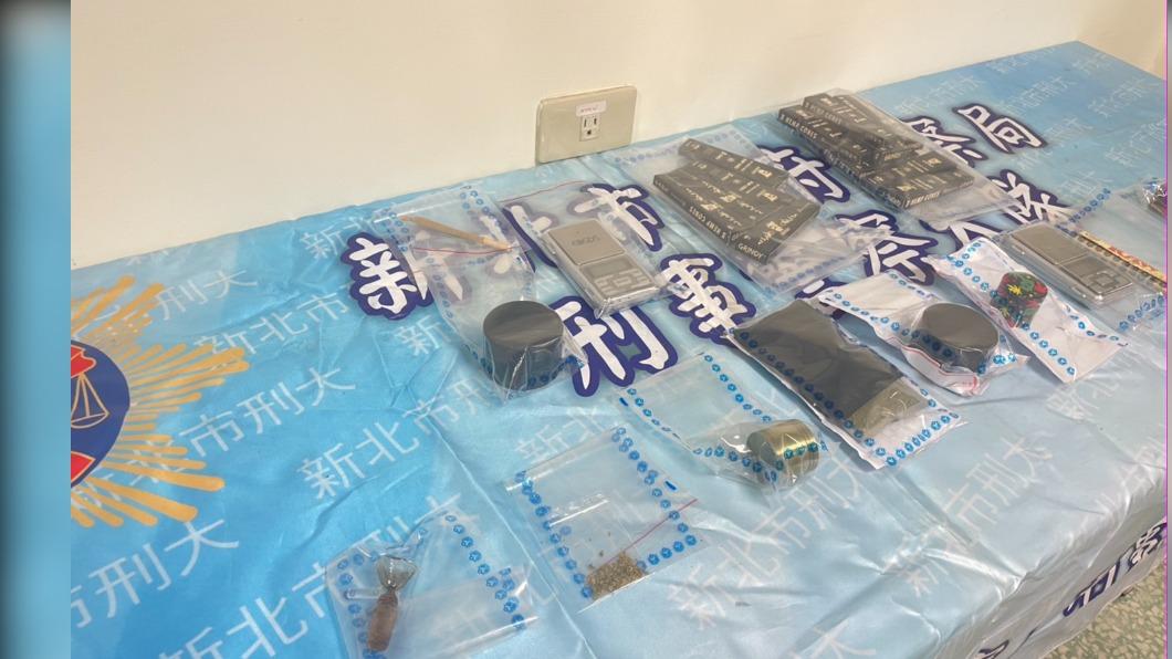 警方查扣證物。(圖/警方提供)