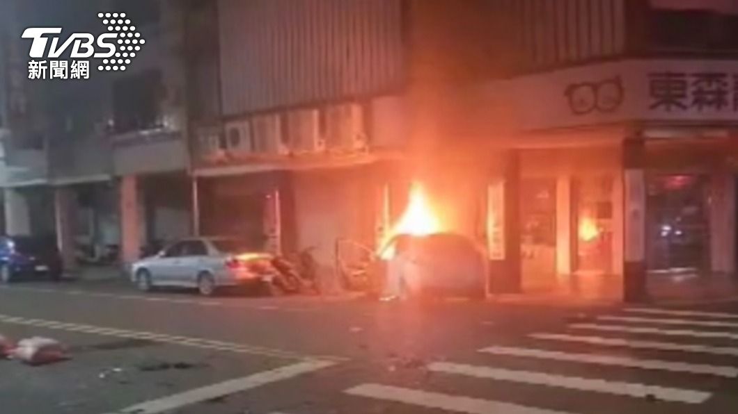 高雄女闖紅燈與貨車互撞　失控噴飛騎樓秒燒成火球