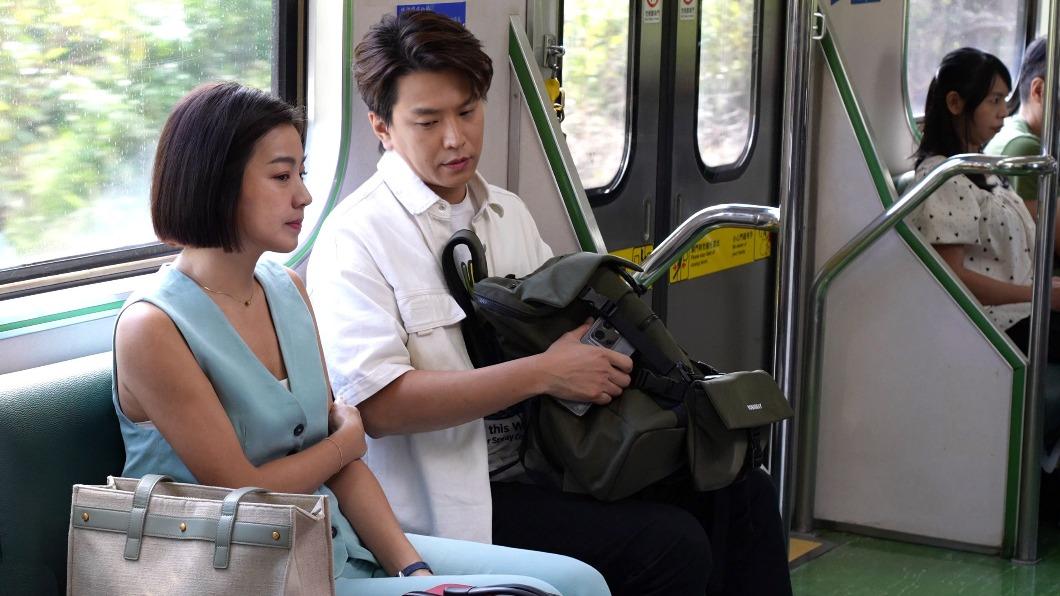 米可白和蕭景鴻劇中在火車上相遇,從此走進彼此生命裡。(圖/台視提供)