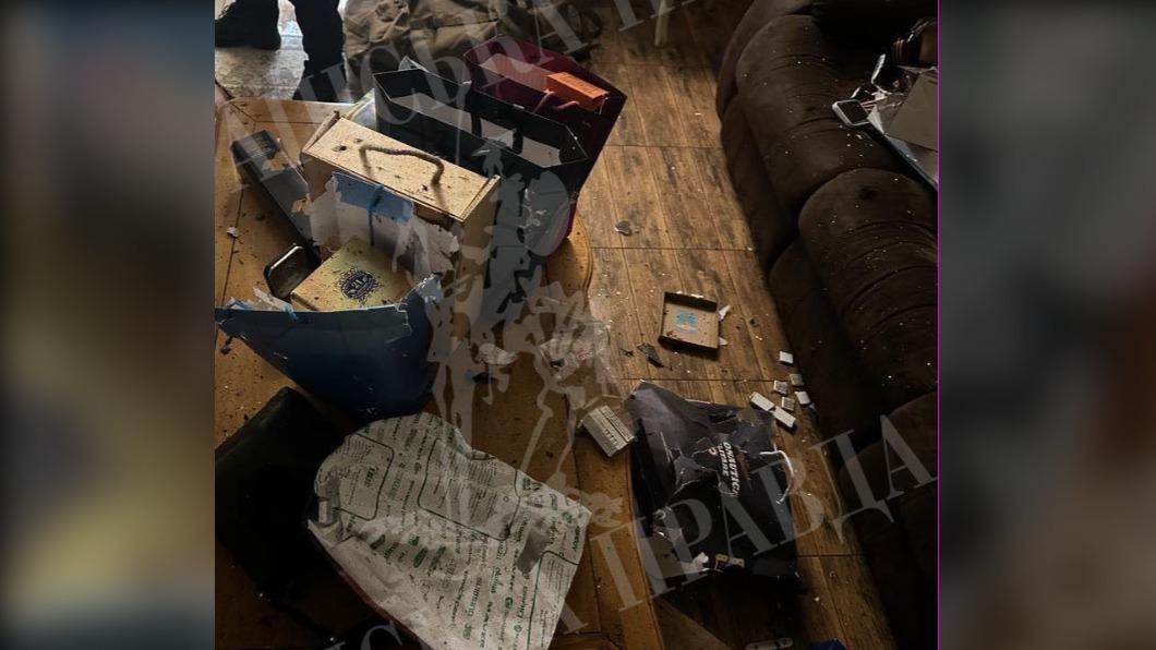 手榴彈被引爆後,在柴斯狄亞科夫家中留下一片狼藉。(圖/翻攝自推特@Liza22Frank)