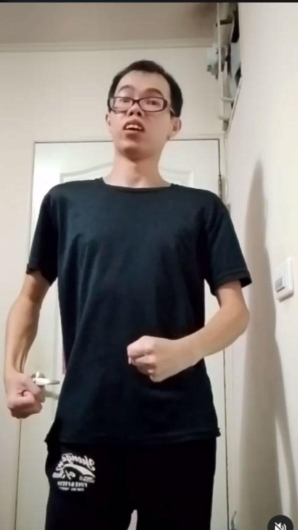 鄧佳華的詮釋讓人著實看不懂。(圖/翻攝自鄧佳華IG)