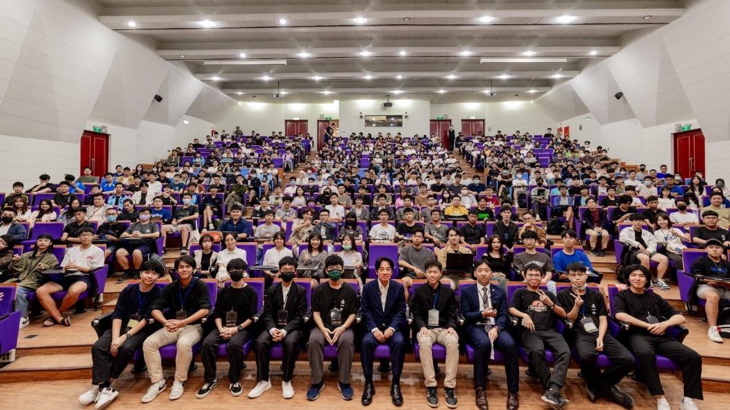 赴成大與學生對談 賴清德:投資未來世代穩賺不賠