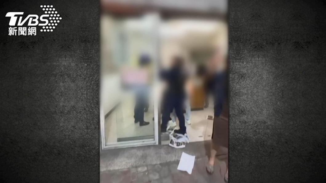 十多名惡煞竟無視警察公權力。(圖/TVBS資料畫面)