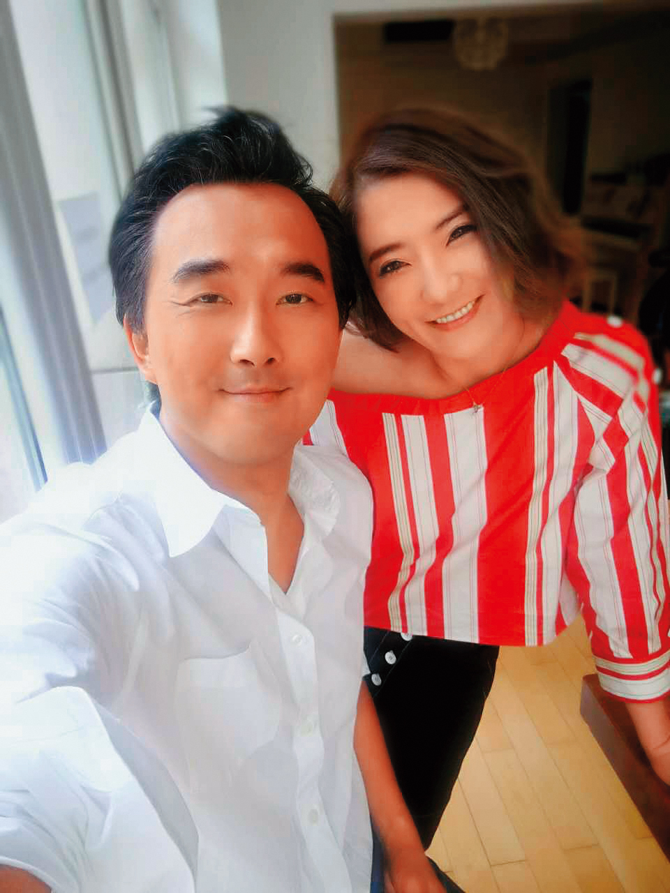 過去蔡岳勳(左)與于小惠(右)頗為熱情放閃,圈內很多人也都與他們互有工作往來。(圖/讀者提供)