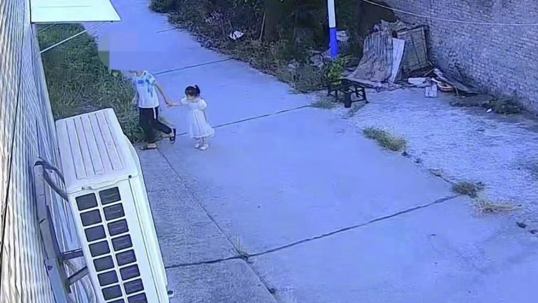 遭掐暈噁浸糞缸！陸女童疑活活嗆死　嫩弟認奪命「她搶我玩具」