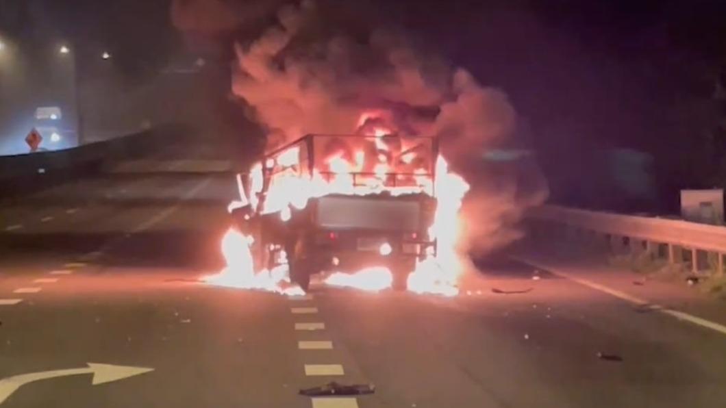 國道追撞油罐車 小貨車起火釀一死