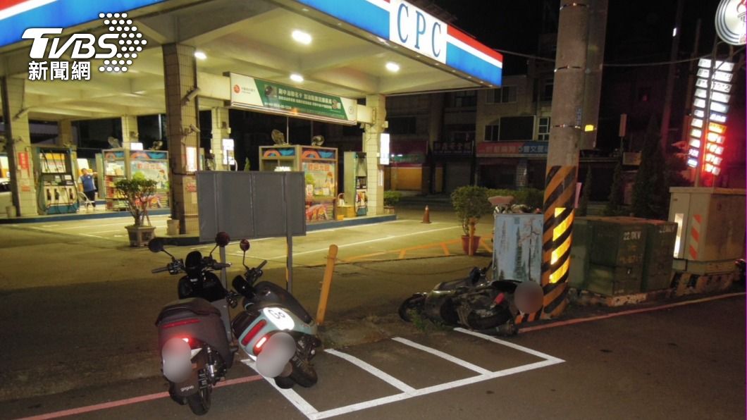 深夜保齡球式刷倒6車!駕駛離奇消失 車主:我在睡覺