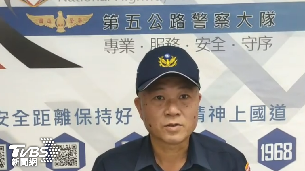 竹田分隊小隊長郭文章呼籲用路人裝載之貨物應嚴密覆蓋、捆紮牢固。(圖/TVBS)