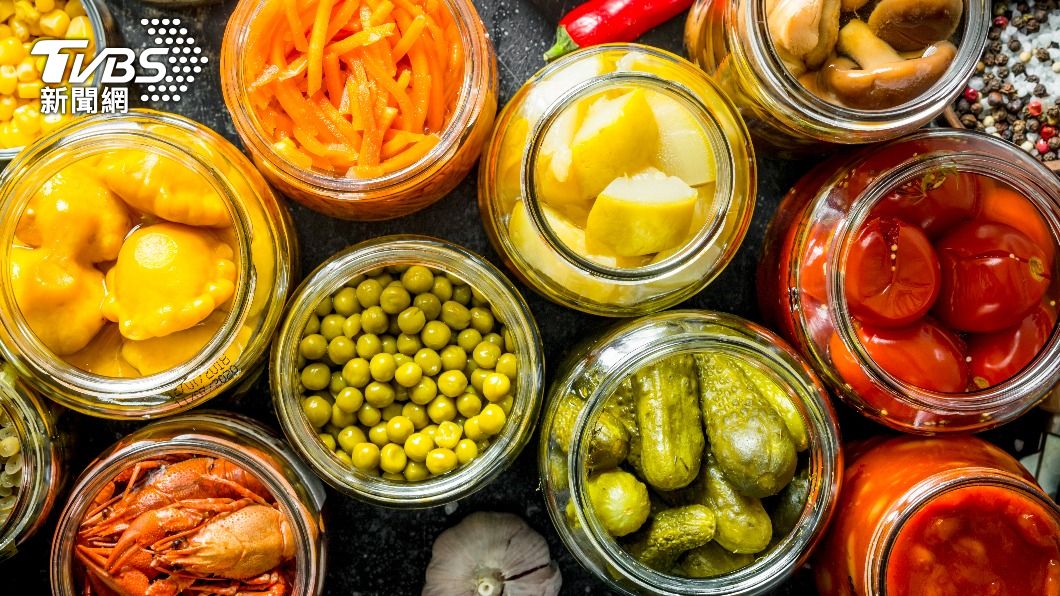 男子熱愛吃各種鹹菜和醃製品。(示意圖/shutterstock達志影像)