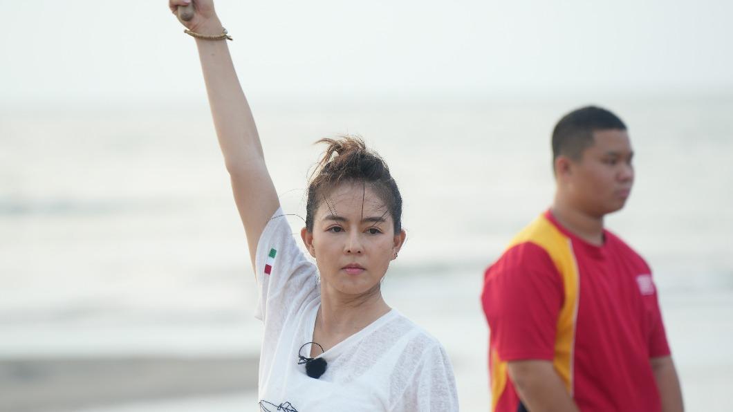 劉香慈在節目中打戰鼓。(圖/民視提供)