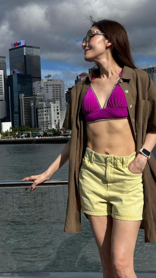 李嘉欣外型、身材都保養得宜,看不出實際年紀53歲。(圖/翻攝自李嘉欣IG)