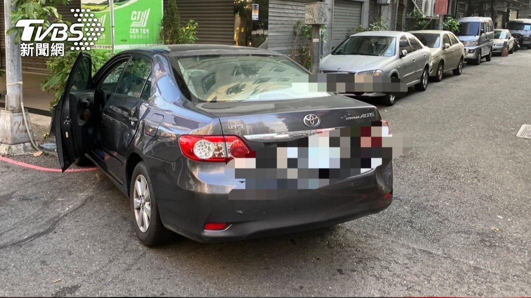 徐男無照又酒駕心虛棄車逃逸。(圖/TVBS)
