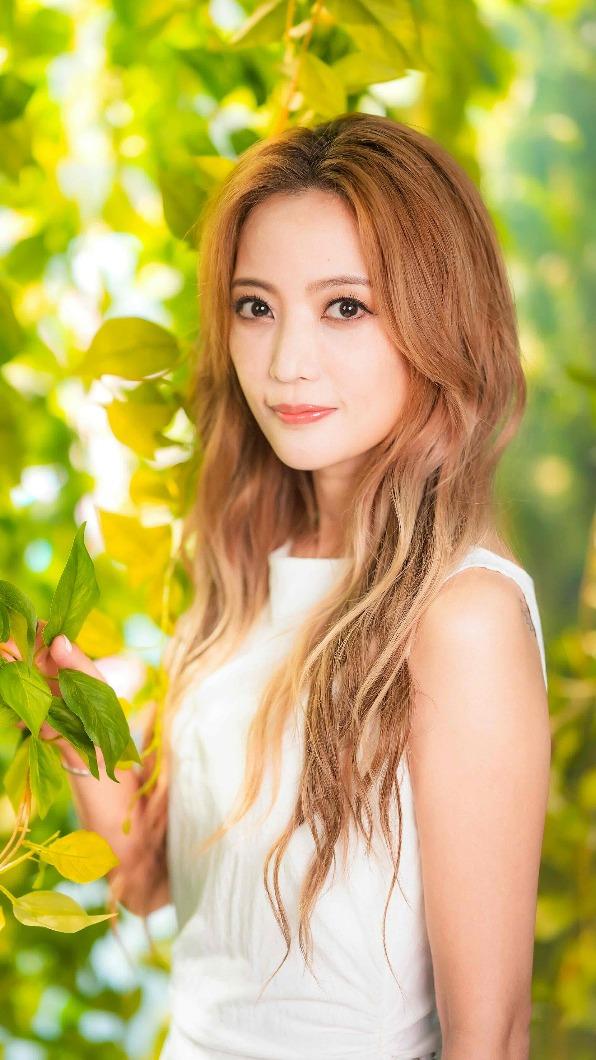 黃美珍電音版本意外衍生出「54448」手勢舞挑戰。（圖／Superfanz提供）
