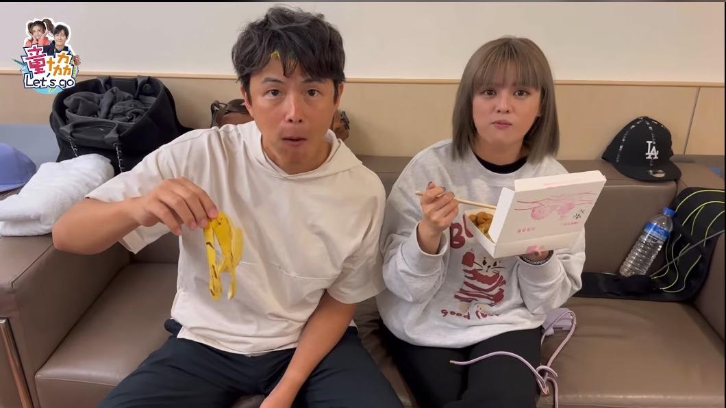 2人在休息室一起吃便當,互動自然又可愛。( 圖/翻攝自五熊國際Fish5bear YT頻道)